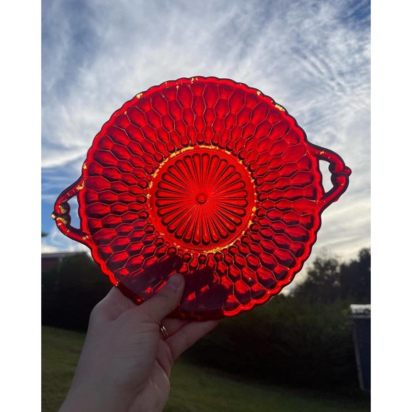 1 Red Indiana Glass scalloped honeycomb pattern dish - Picture 1 of 5